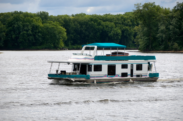 Be the Captain of your Cabin with Houseboat Vacations