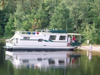 Rainy Lake Houseboats